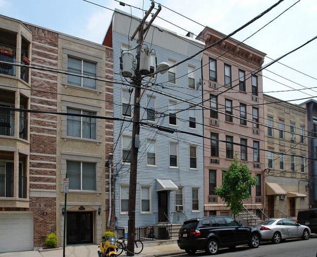 529 Jefferson St in Hoboken, NJ - Building Photo - Building Photo