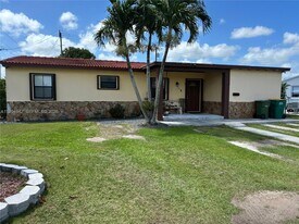 1580 NE 12th St in Homestead, FL - Building Photo