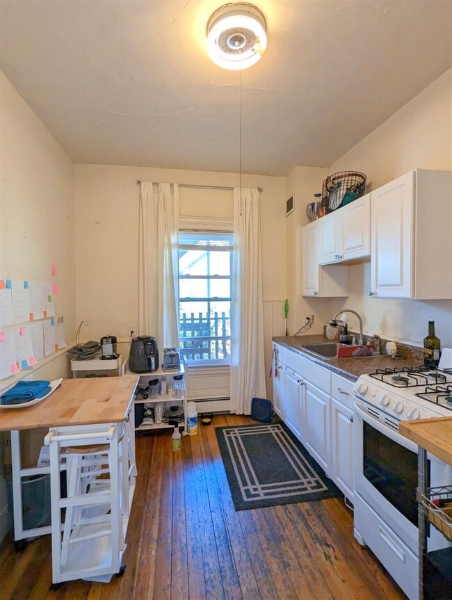 12 Evergreen Square, Unit 2 in Somerville, MA - Foto de edificio - Building Photo