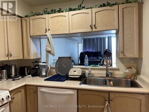 350-2350 Rathburn Rd W in Mississauga, ON - Building Photo - Building Photo