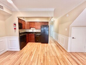 4515 MacArthur Blvd NW-Unit -A in Washington, DC - Building Photo - Building Photo