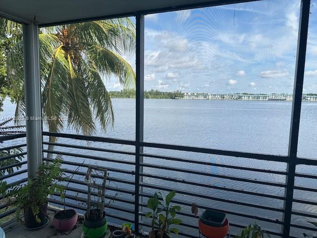 1175 NE Miami Gardens Dr in Miami, FL - Building Photo