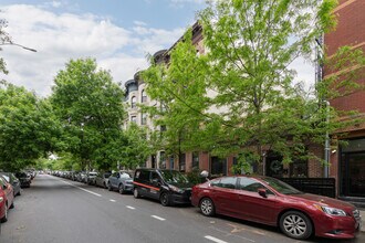 12 Lincoln Pl in Brooklyn, NY - Foto de edificio - Building Photo