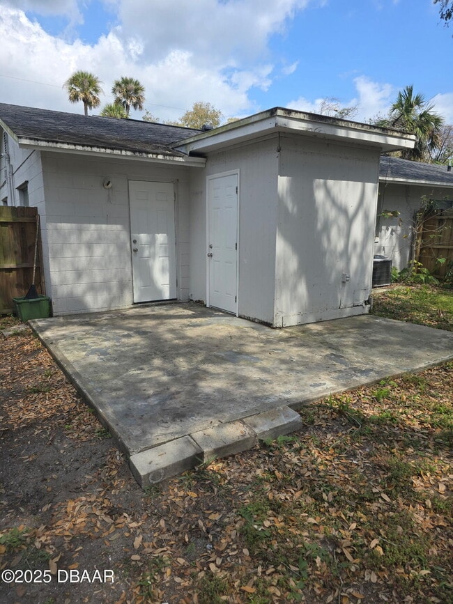 146 Highland Ave in Edgewater, FL - Building Photo - Building Photo