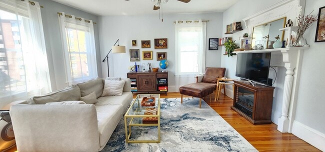 66 Chestnut St, Unit 3 in Brookline, MA - Building Photo - Building Photo