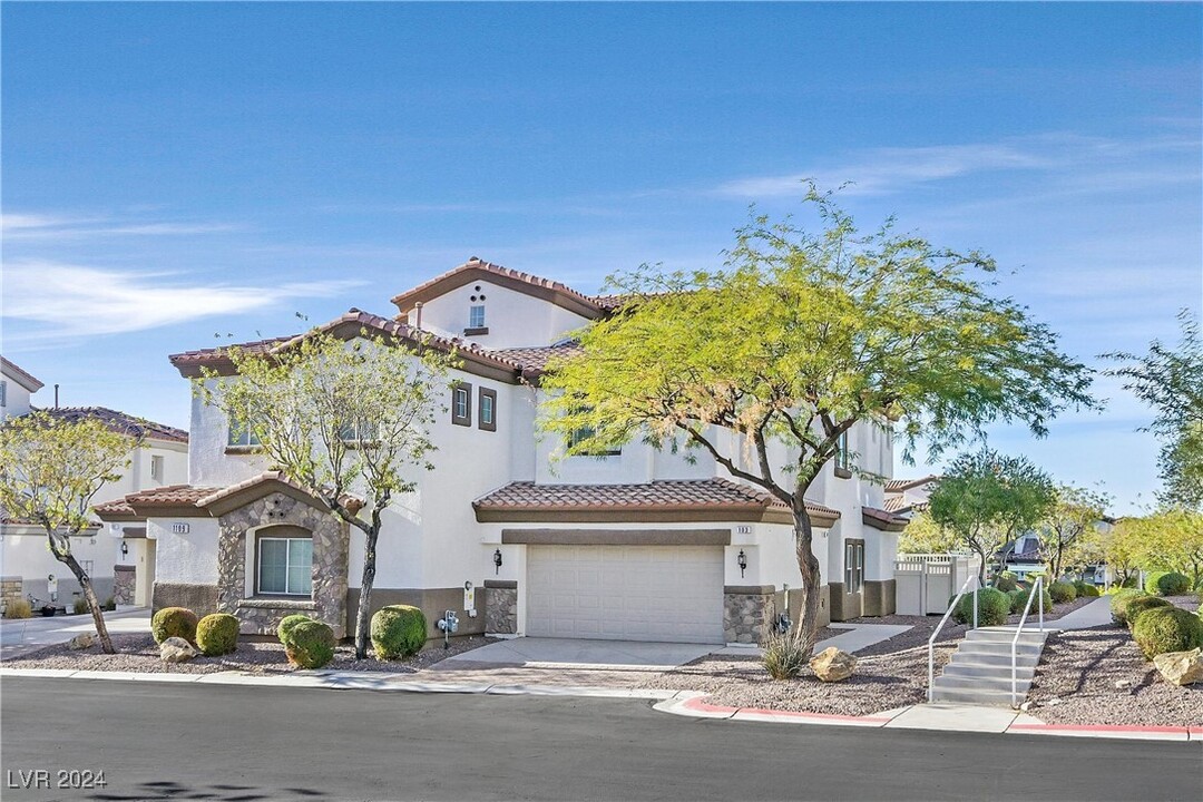 1109 Tropical Star Ln in Henderson, NV - Foto de edificio