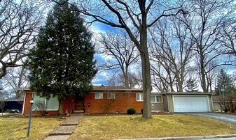 4735 Locust Ave in Glenview, IL - Building Photo