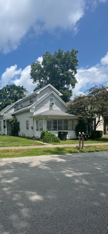 216 E Lincoln St