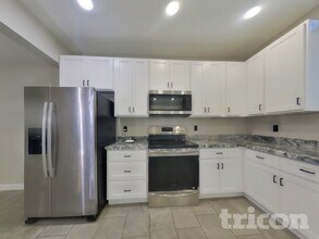 4007 E Apollo Rd in Phoenix, AZ - Building Photo - Building Photo