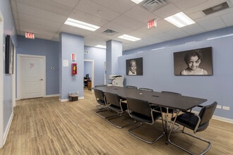 4952 W Madison St in Chicago, IL - Building Photo - Interior Photo