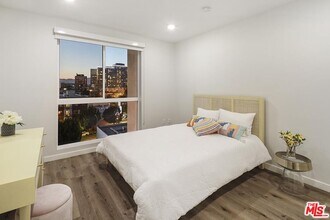 2783 Francis Ave in Los Angeles, CA - Building Photo - Building Photo