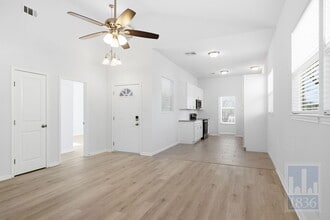 2104 Cervin Blvd in Austin, TX - Building Photo - Building Photo