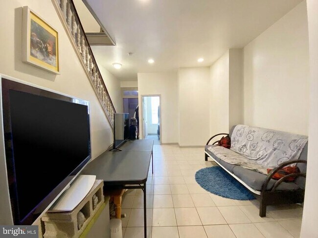 property at 2037 N Carlisle St