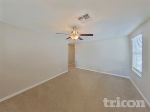 15422 Broad Brush Dr in Sun City Center, FL - Building Photo - Building Photo