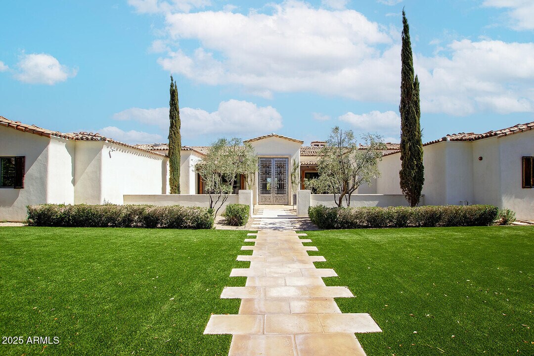 8531 N 49th St in Paradise Valley, AZ - Foto de edificio