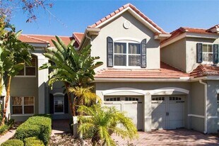 7118 Regina Way in Orlando, FL - Building Photo