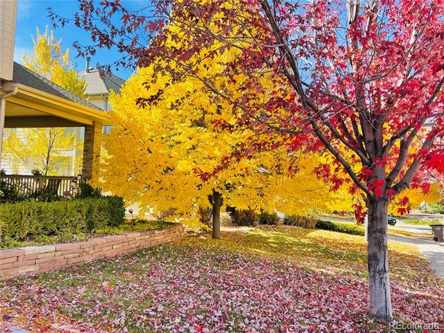 16866 E Peakview Ave in Aurora, CO - Foto de edificio - Building Photo