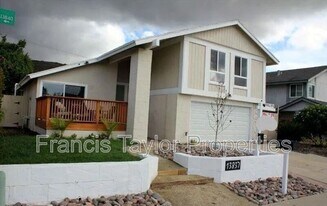 13837 Paseo Cardiel in San Diego, CA - Building Photo