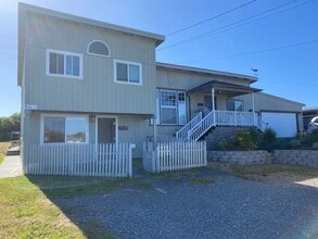 1945 Park St in Arcata, CA - Building Photo - Building Photo