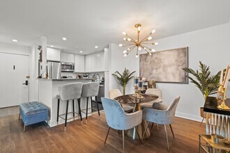 9S220 S Frontage Rd in Willowbrook, IL - Building Photo - Building Photo