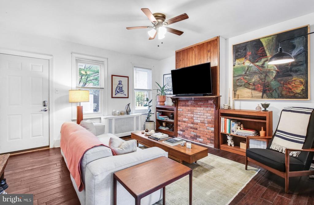 1627 Cadwallader St in Philadelphia, PA - Building Photo