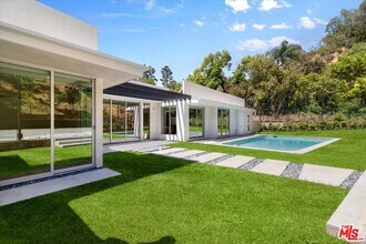 1836 Loma Vista Dr in Beverly Hills, CA - Building Photo - Building Photo