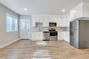 624 N Hiddleston Dr, Unit Hiddleston Way in Saratoga Springs, UT - Building Photo