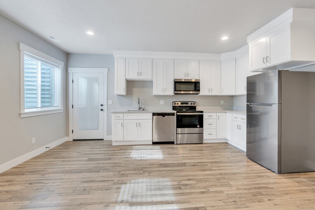 624 N Hiddleston Dr, Unit Hiddleston Way in Saratoga Springs, UT - Building Photo