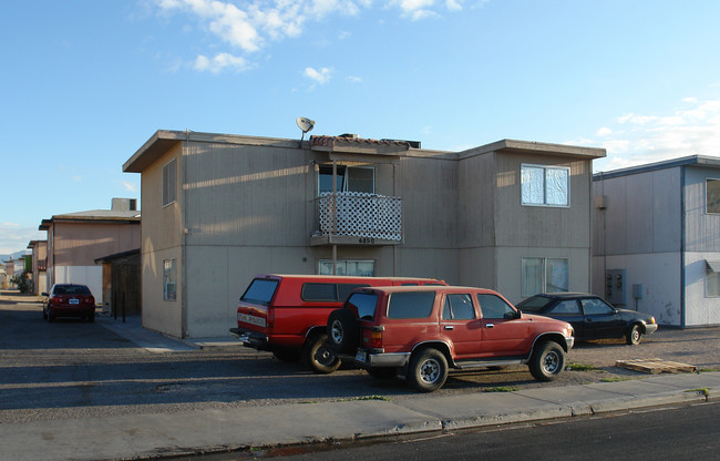 4850 W Twain Ave in Las Vegas, NV - Building Photo - Building Photo