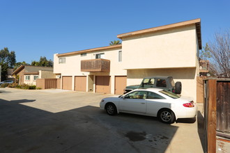 18722 Libra Cir in Huntington Beach, CA - Building Photo - Building Photo