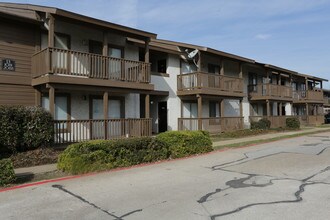 Richland Village Apartments in Dallas, TX - Building Photo - Building Photo