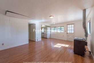 13522 SE Oatfield Rd in Milwaukie, OR - Building Photo - Building Photo