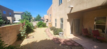 5856 Ermemin Ave NW in Albuquerque, NM - Building Photo - Building Photo