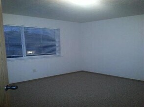 45 Appleway Dr in Kalispell, MT - Foto de edificio - Building Photo