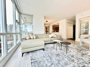 1077 Marinaside Cres in Vancouver, BC - Building Photo - Building Photo