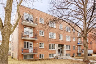 4865 Édouard-Montpetit Boul in Montréal, QC - Building Photo