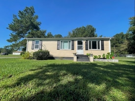 10714 Quaker Rd in Dinwiddie, VA - Building Photo