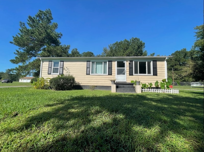 10714 Quaker Rd in Dinwiddie, VA - Building Photo