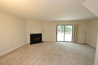 112 Mossbark Ln in Chapel Hill, NC - Building Photo - Building Photo