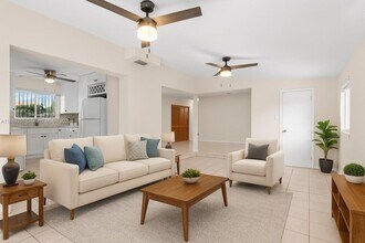12328 SW 209th St in Miami, FL - Foto de edificio - Building Photo