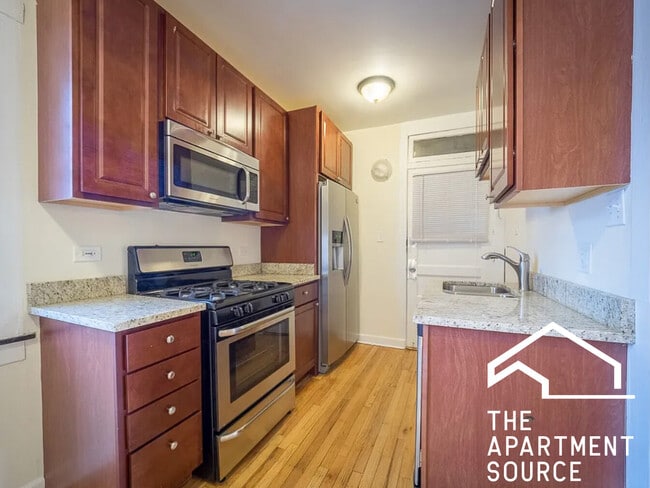 property at 2102 W Ainslie St