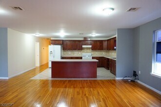492 Irvine Turner Blvd in Newark, NJ - Building Photo - Building Photo