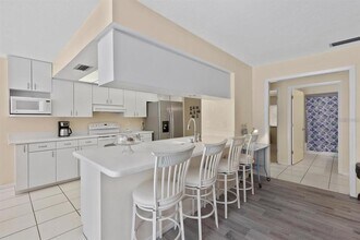 1895 Buccaneer Cir in Sarasota, FL - Building Photo - Building Photo