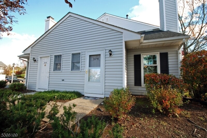 374 Burdock Ct in Three Bridges, NJ - Building Photo