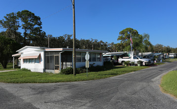 Lake Shore in Leesburg, FL - Foto de edificio - Building Photo