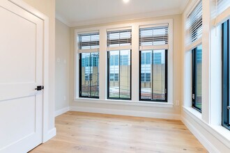 157 Everett St in Boston, MA - Building Photo - Building Photo