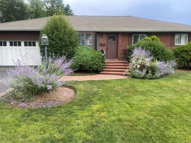 property at 4 Pell Ln