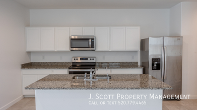 8222 W Clemente Wy in Florence, AZ - Building Photo - Building Photo