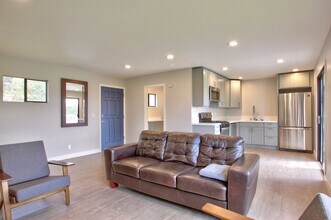 915 Valley Dr in Vista, CA - Building Photo - Building Photo