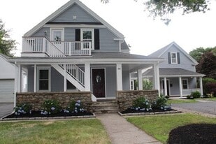 80 E Division St, Unit 1 in Braintree, MA - Building Photo